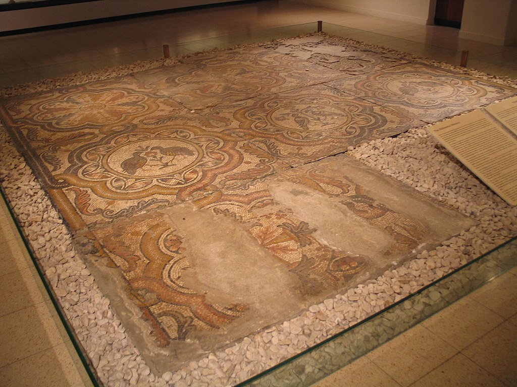 1024px-Haifa-maritime-museum-Tel-Shikmona-mosaic-1.jpg
