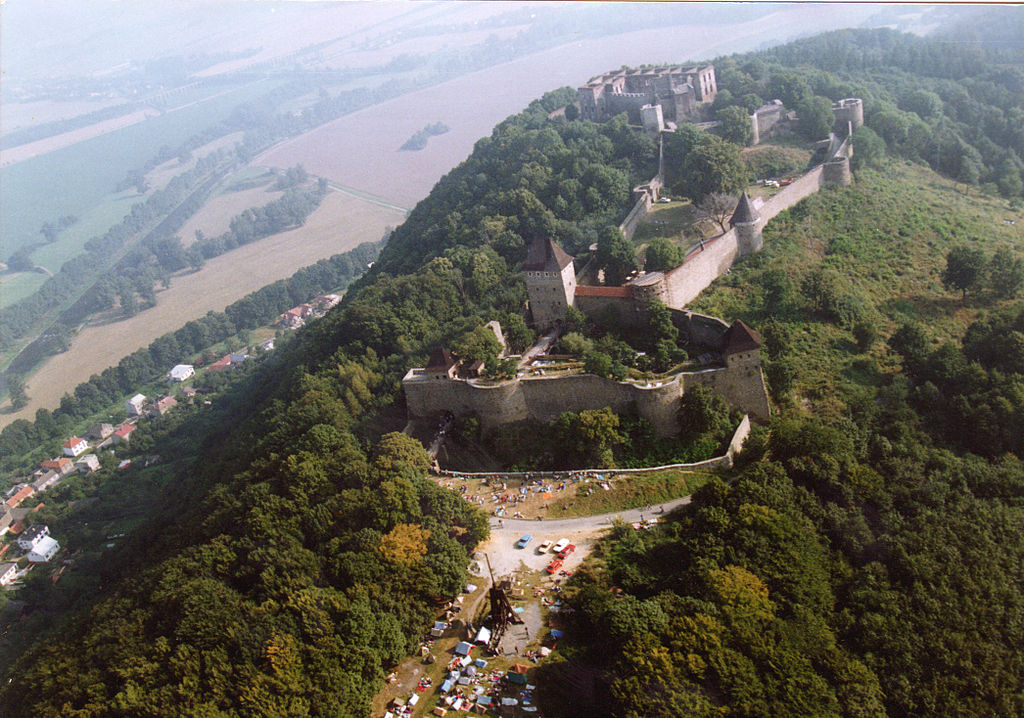 1024px-Helfstyn_Castle_from_the_air..jpg