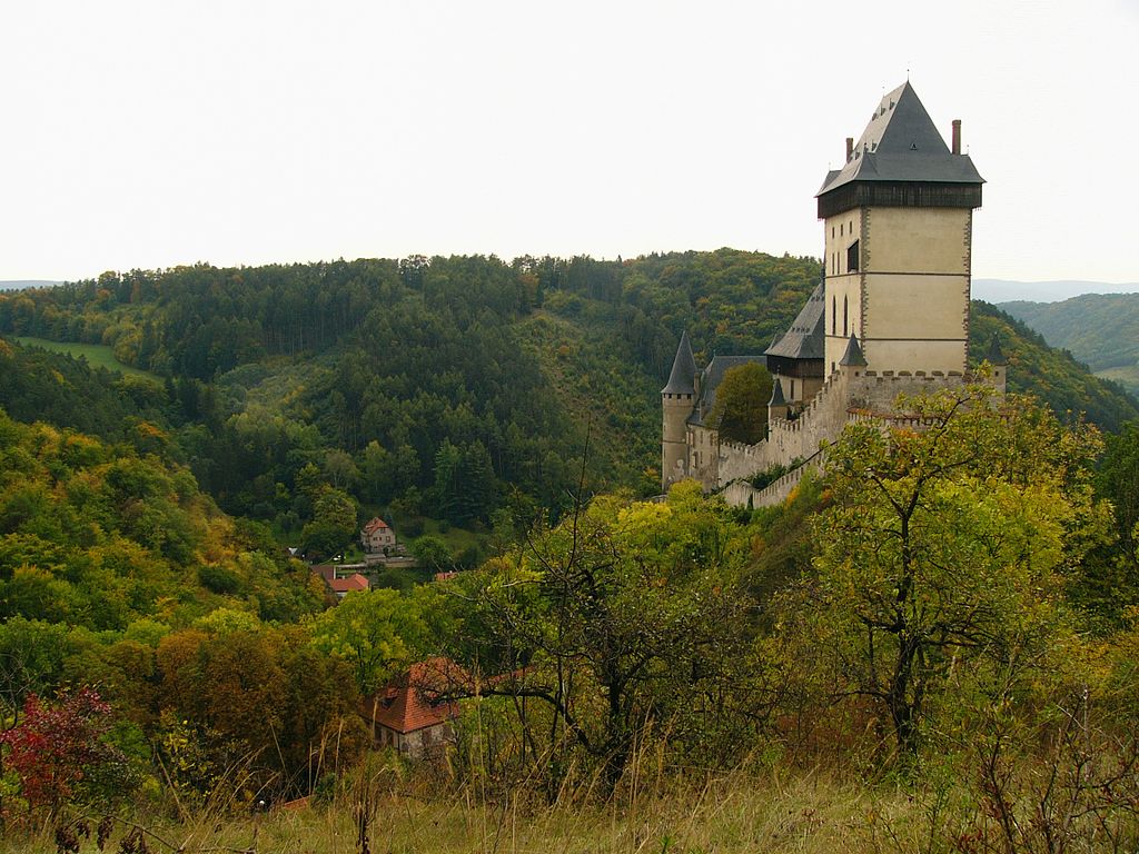 1024px-Hrad_Karlštejn,_pohled_od_severu_1.JPG