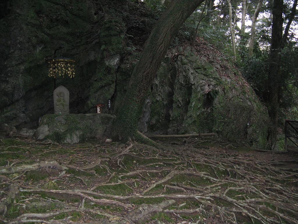 1024px-Ishiyamadera_kosodate_kannon2.jpg