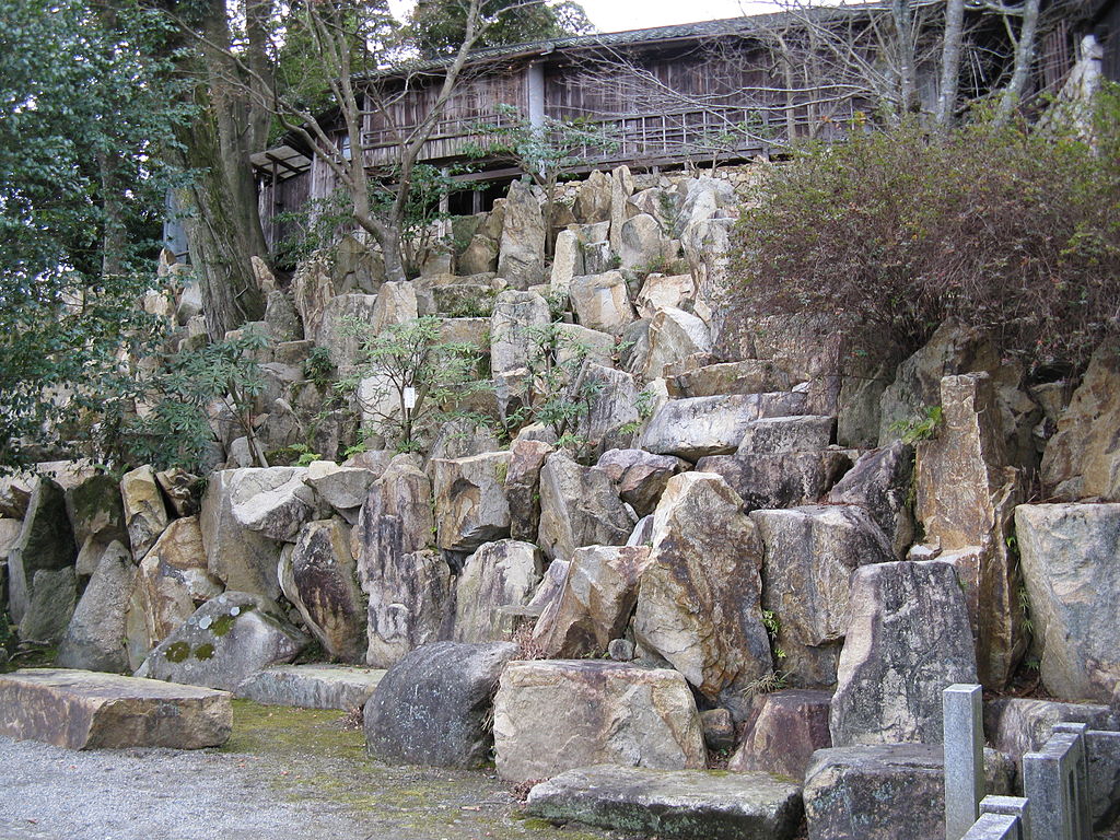 1024px-Ishiyamadera_teien1.jpg