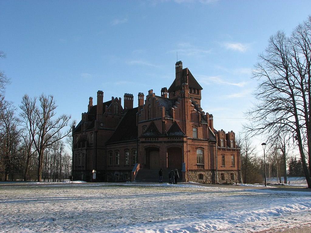 1024px-Jaunmokas_castle_02.2017_(32795806856).jpg