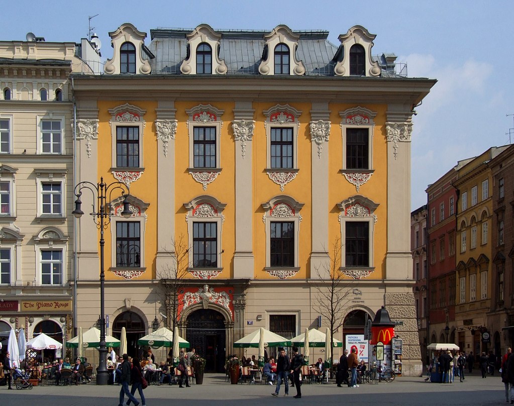 1024px-Kamienica_Margrabska_-_Kraków.JPG