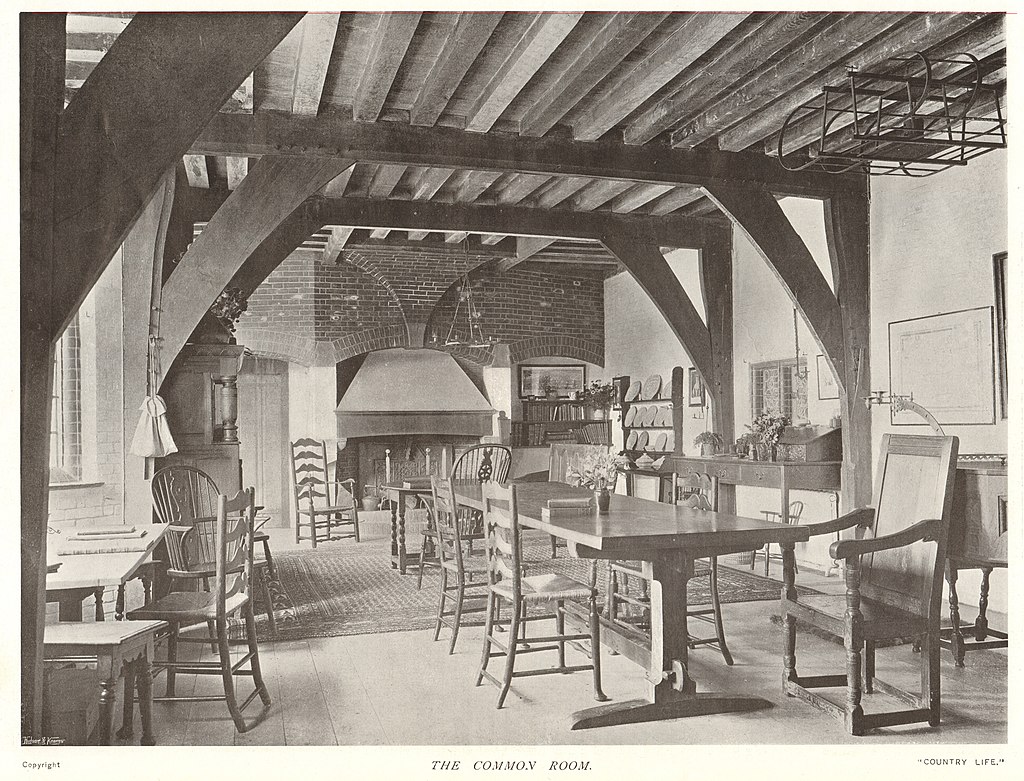 1024px-Latham_Country_Life_1904_Goddards_Page_169_The_Common_Room.jpg