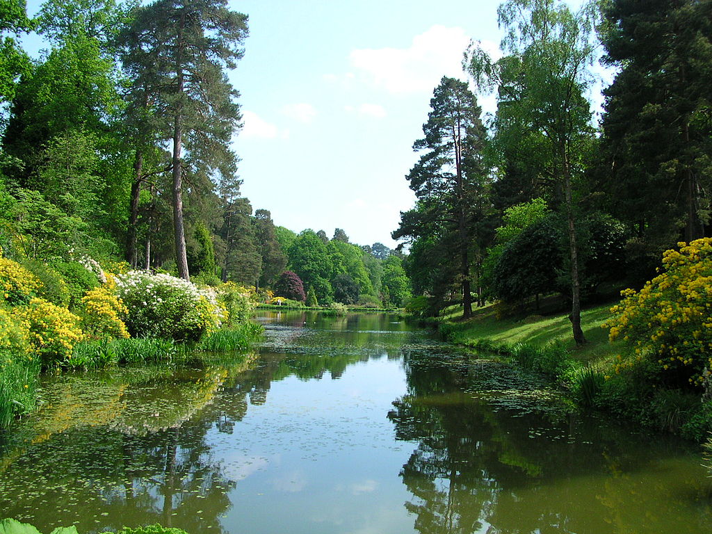 1024px-Leonardslee_012.JPG