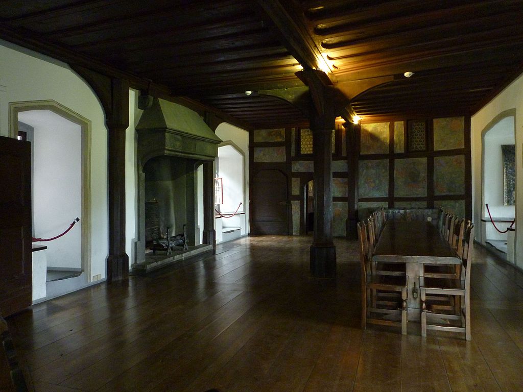 1024px-Marksburg_13._Jh._04.jpg