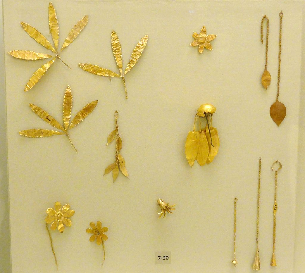 1024px-Minoischer_Schmuck_03.jpg