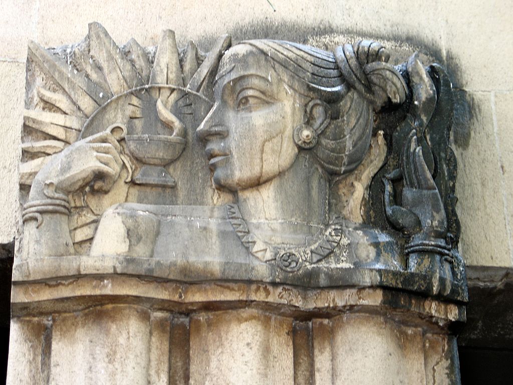 1024px-New_India_Assurance_Building_2421248967_2659f72eb4.jpg