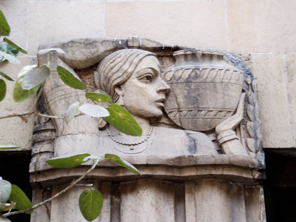 1024px-New_India_Assurance_Building_2421287315_4637198831.jpg