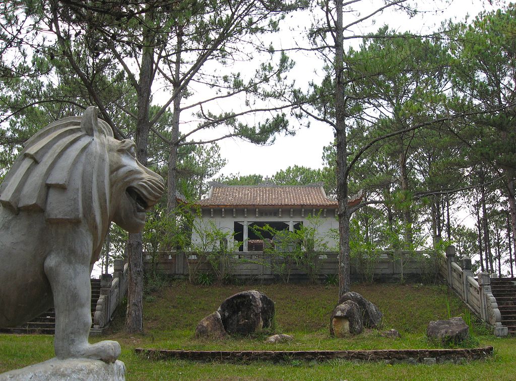 1024px-Nguyen_Huu_Hoa_Mausoleum_19. 1939.jpg