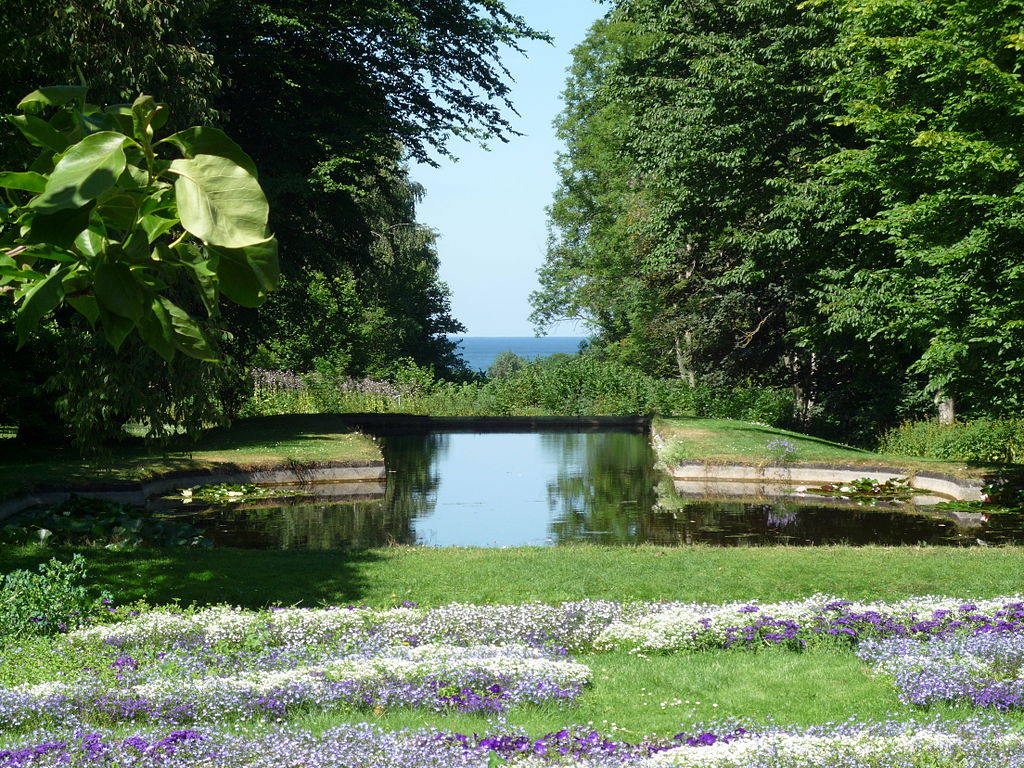1024px-Norrvikens_trädgårdar_4.jpg