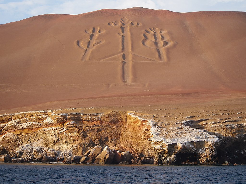 1024px-Paracas_Candelabra_-_Ica,_Peru.jpg