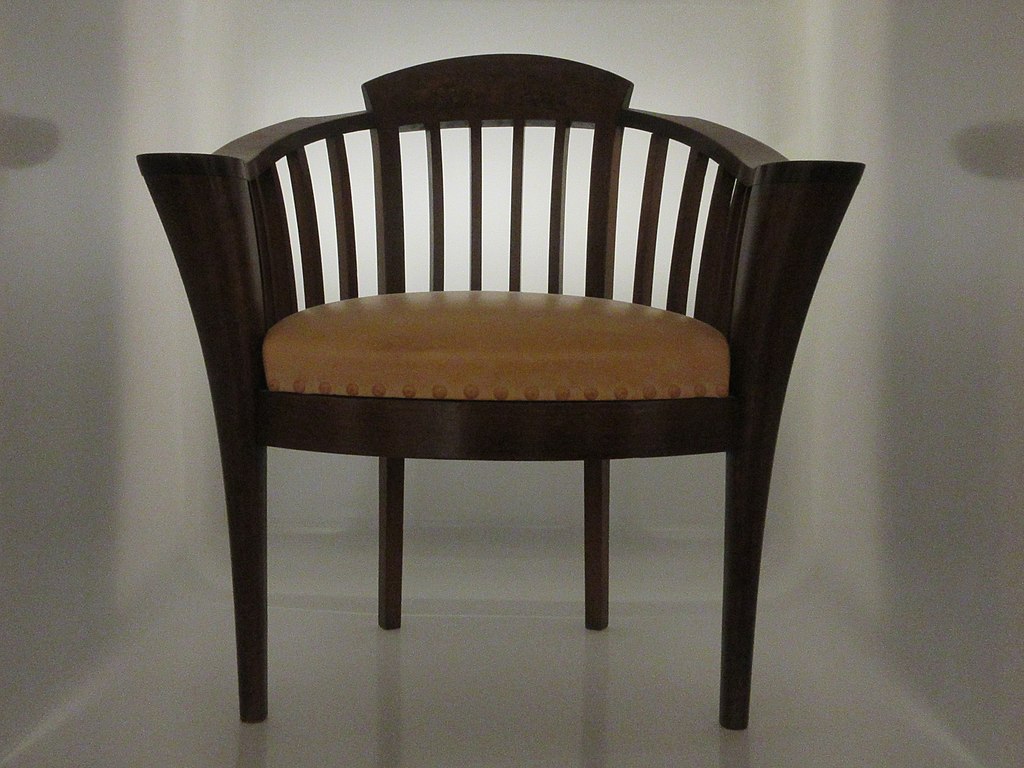 1024px-Peder_Vilhelm_Jensen-Klint_chair,_c-_1910_-_image_01.jpg