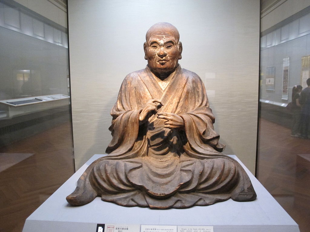 1024px-Periodo_kamakura,_jie_daishi_seduto,_1286.JPG