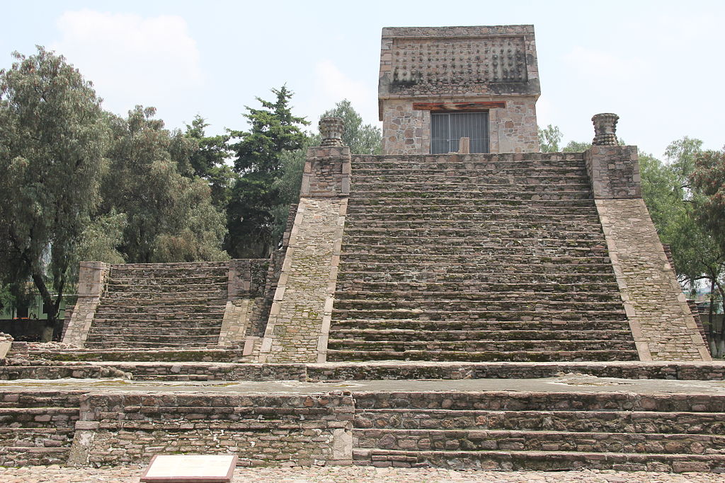 1024px-Pirámide_Santa_Cecilia_Acatitlán.JPG