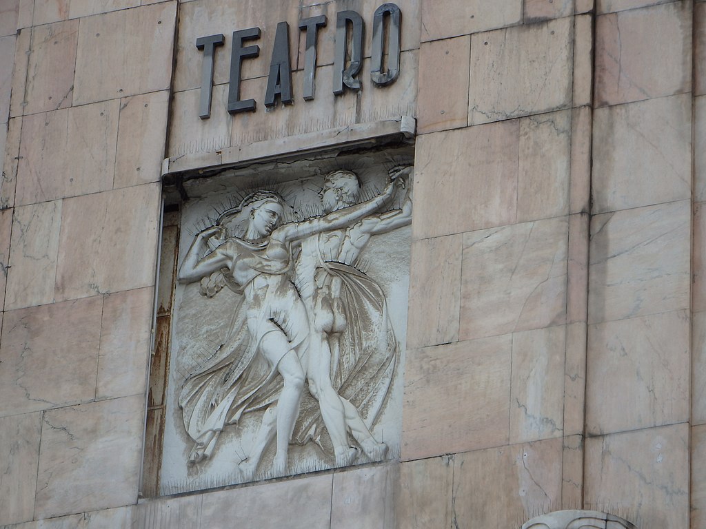1024px-Praca_do_Restauradores_and_Praca_del_Rossio_(28397284438).jpg
