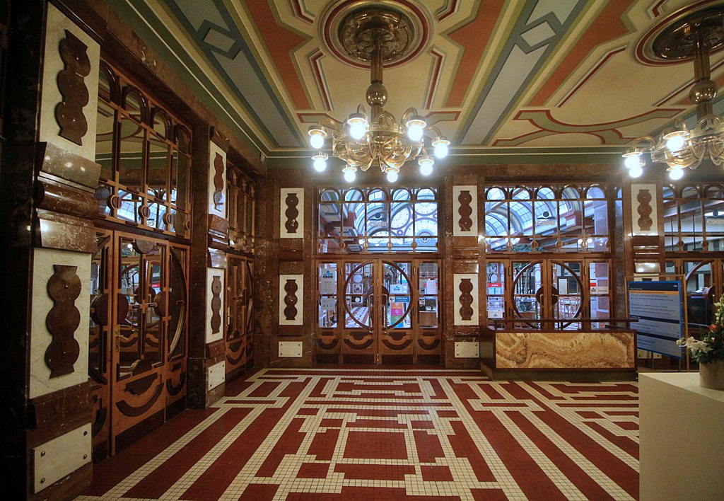 1024px-Praha_Legiobanka_hala_1.jpg