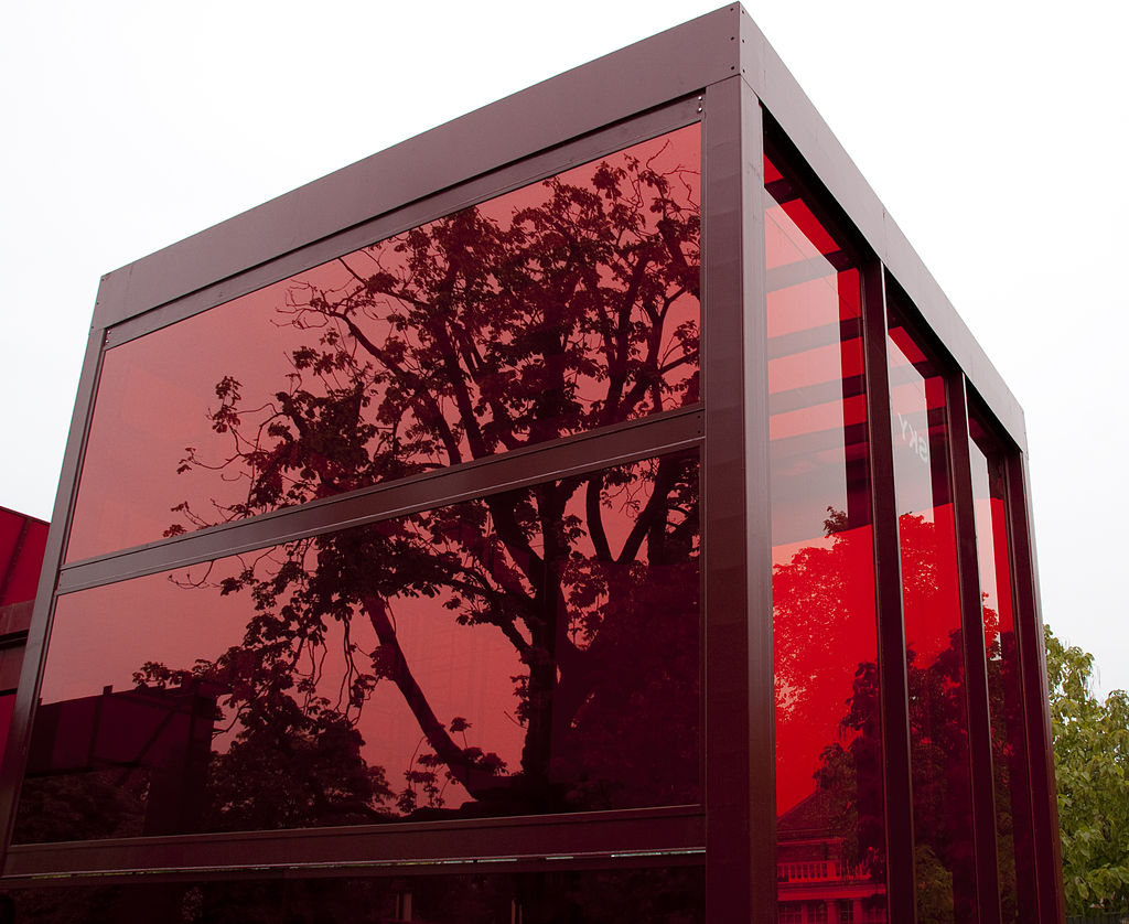 1024px-Red_box_Serpentine_Gallery_(5127844545).jpg