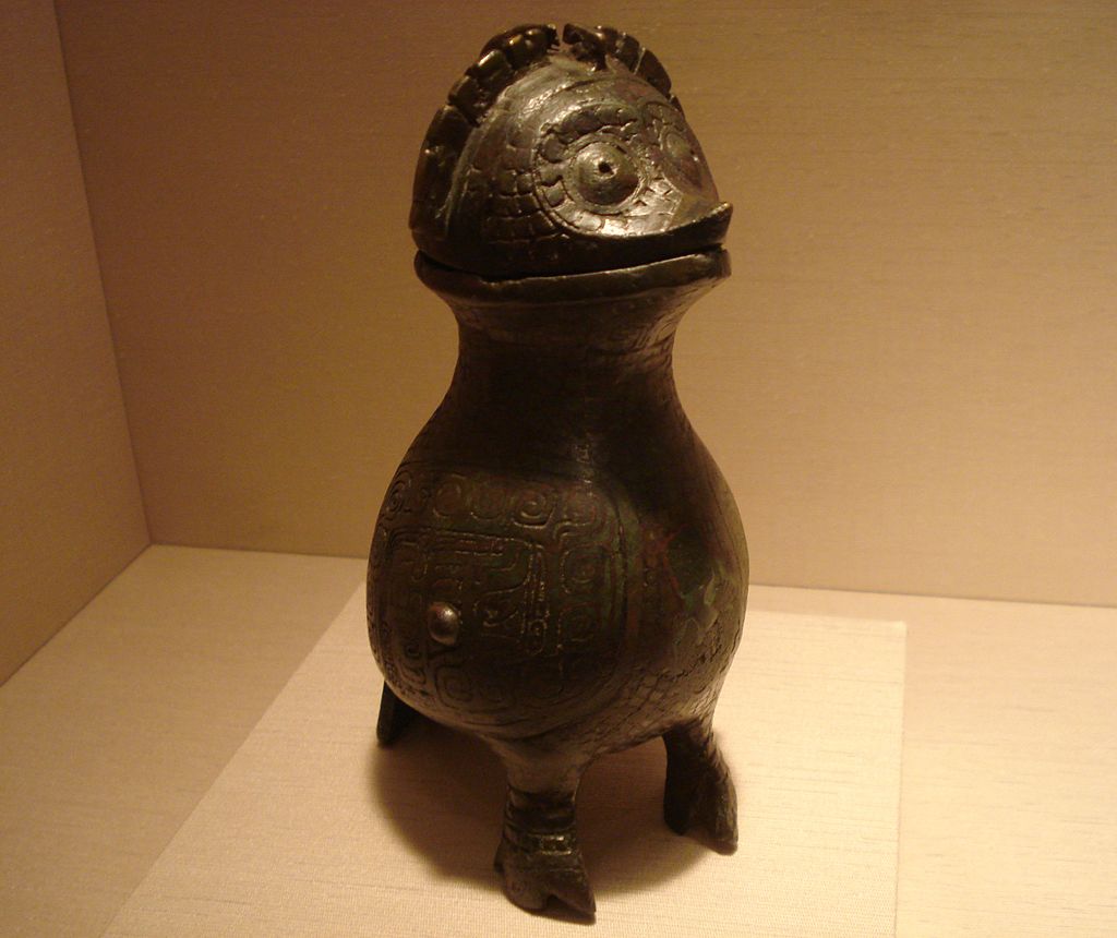 1024px-Ritual_wine_container_in_shape_of_owl,_Shang_Dynasty.jpg