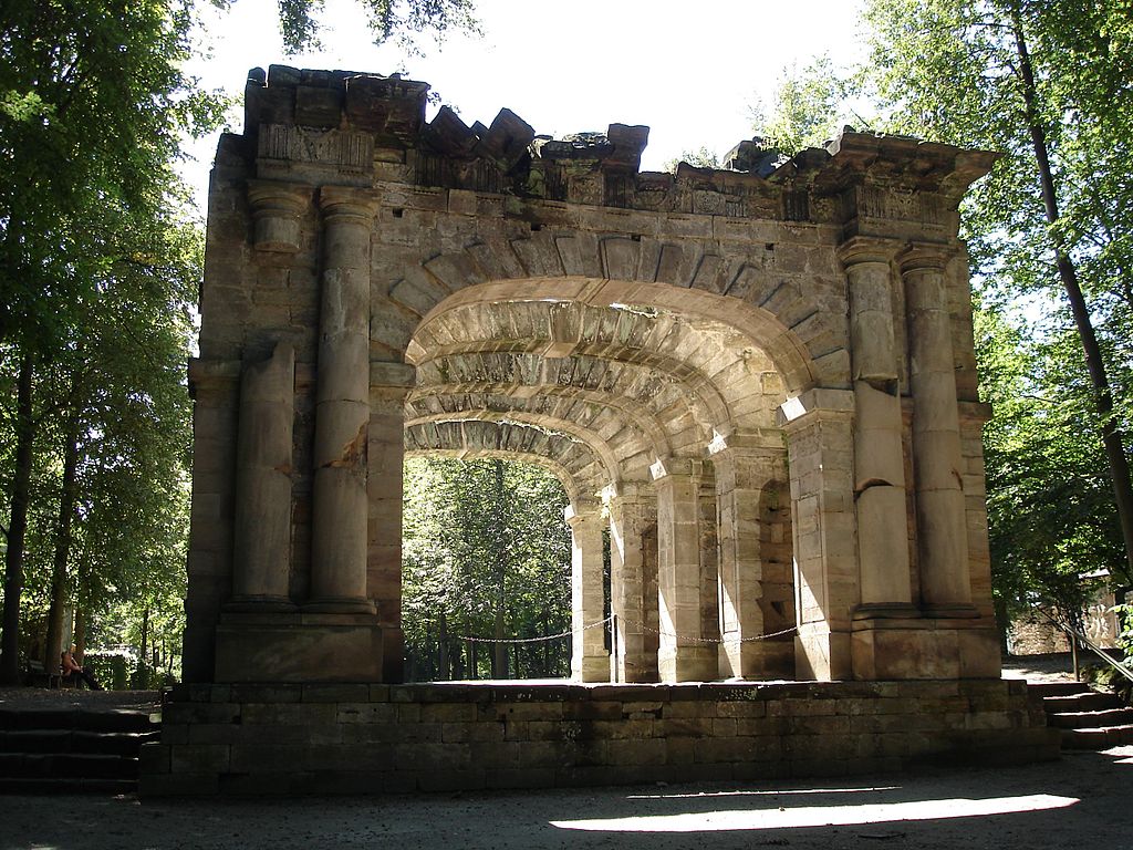 1024px-Ruinentheater.jpg