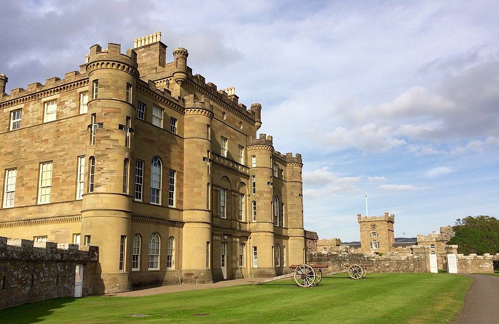 1024px-Scotland_-_Culzean_Castle_-_20150927154756.jpg