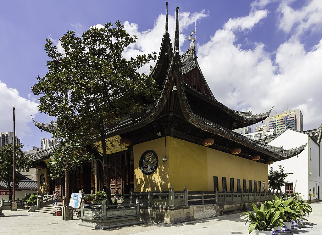 1024px-Shanghai_-_Jade_Buddha_Temple_-_0010.jpg
