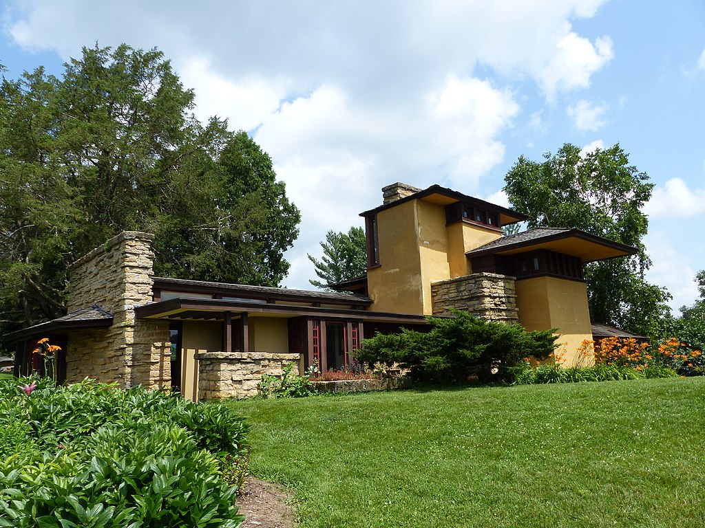 1024px-Taliesin_Exterior_15.jpg