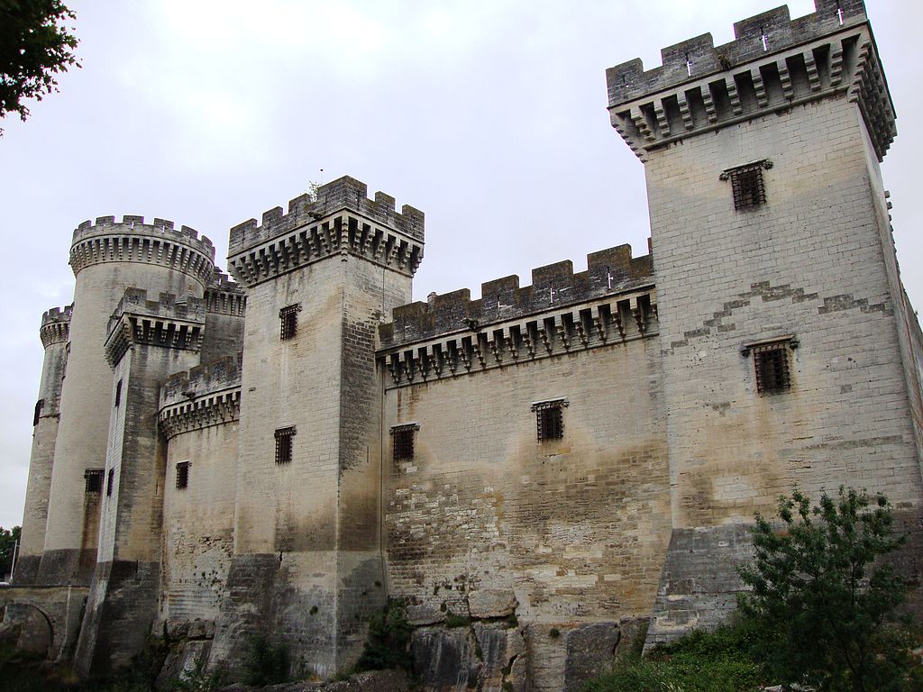 1024px-Tarascon_(Bouches-du-Rhône,_Fr)_le_château.JPG