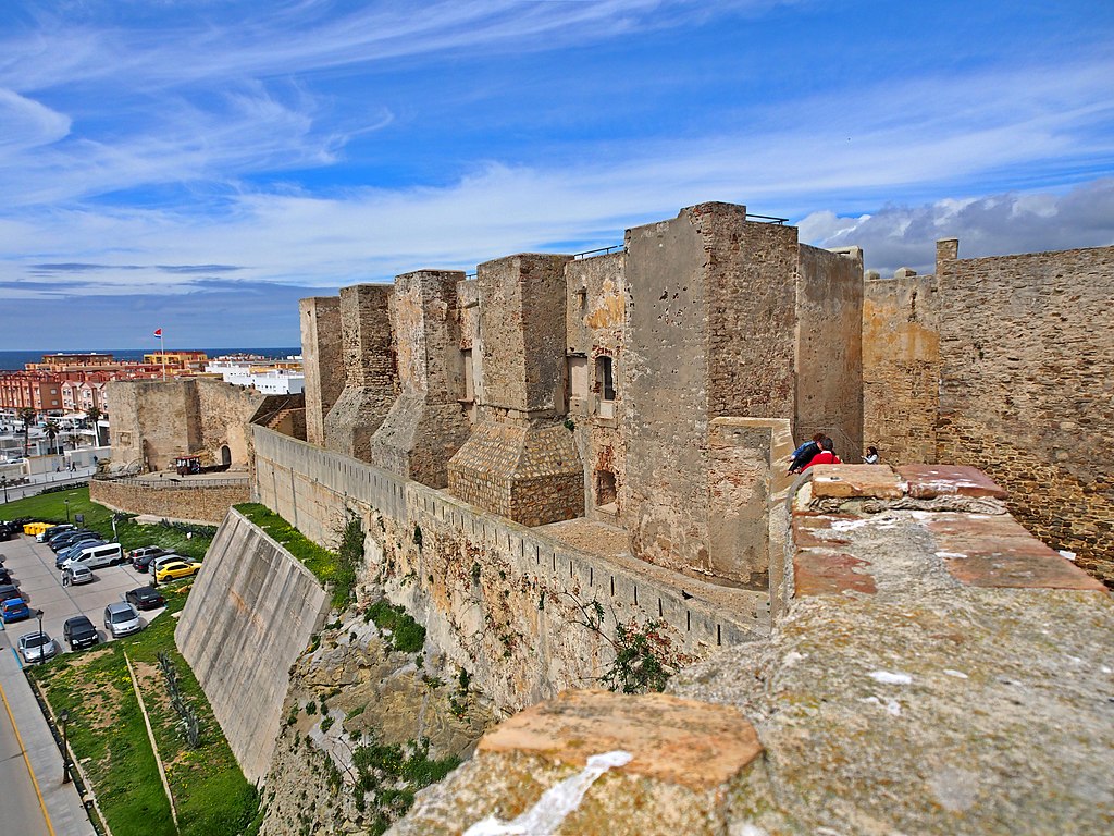 1024px-Tarifa_vista_general_castillo.jpg