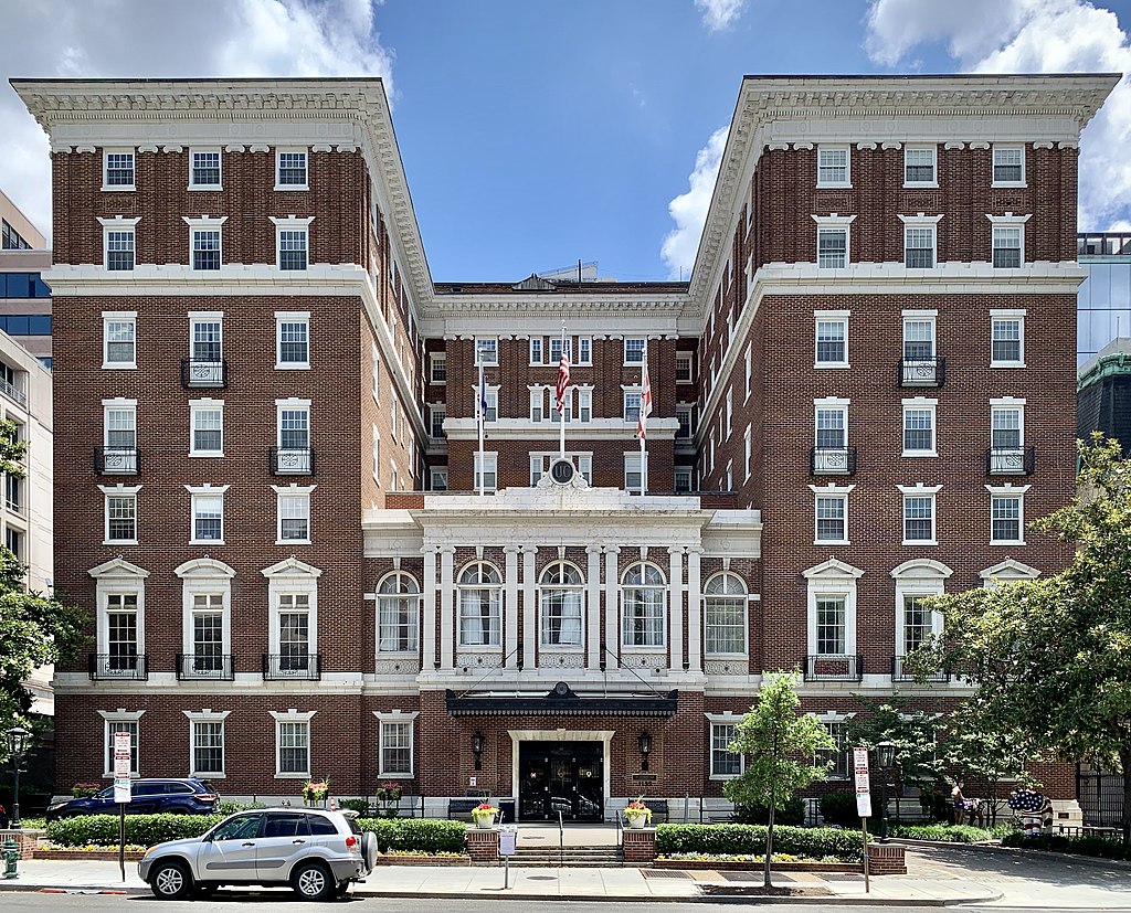 1024px-University_Club_of_Washington,_D.C.jpg