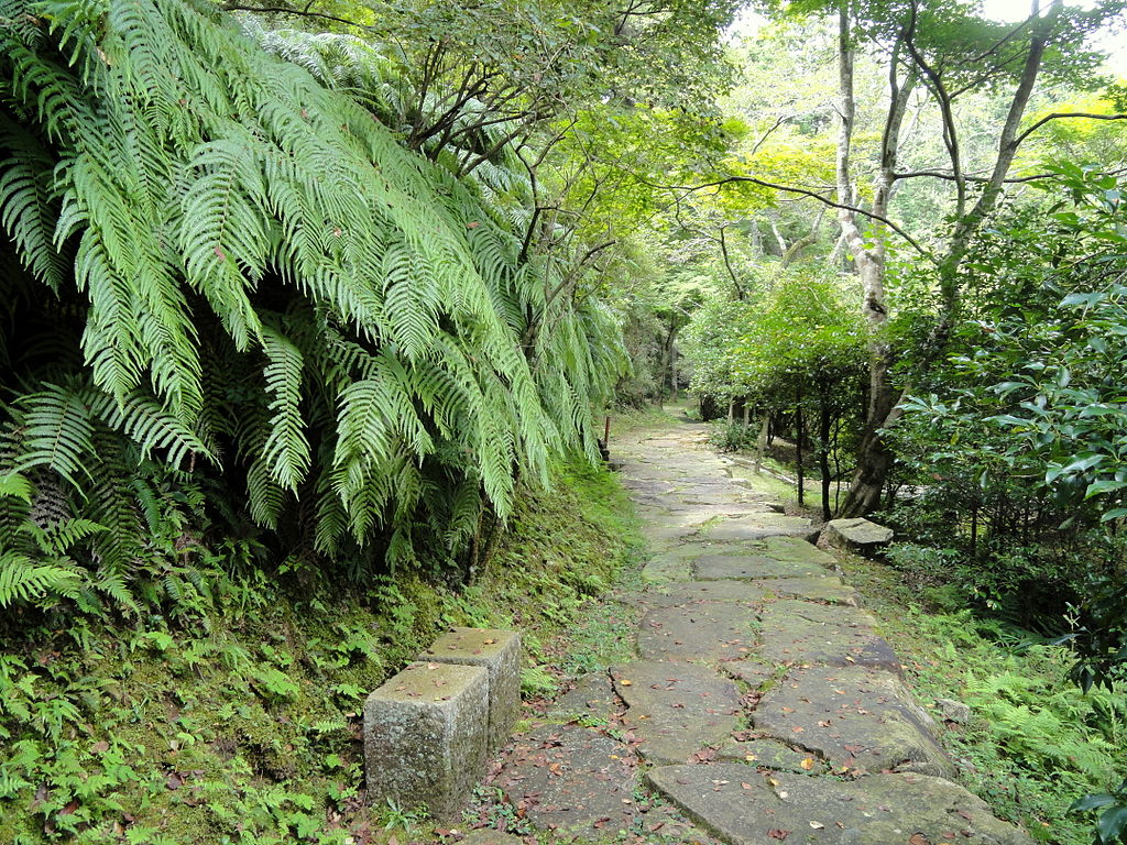 1024px-Walkway_-_Ishiyamadera_-_Otsu,_Shiga_-_DSC07399.JPG