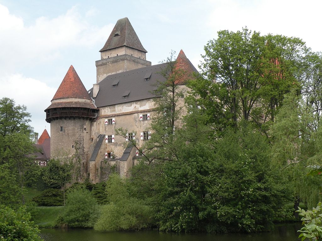 1024px-Wasserburg_Heidenreichstein.jpg