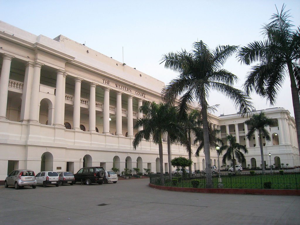 1024px-Western_Court_-_IMG_1937.jpg