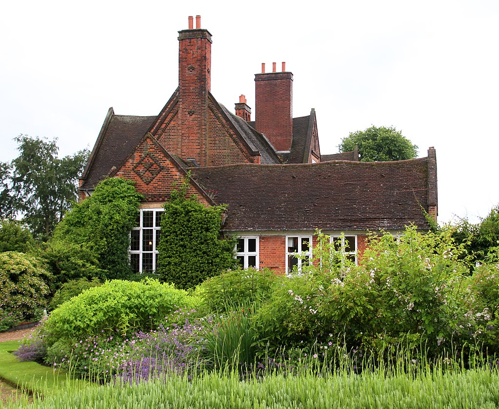 1024px-Winterbourne_House_3_(28002568226).jpg