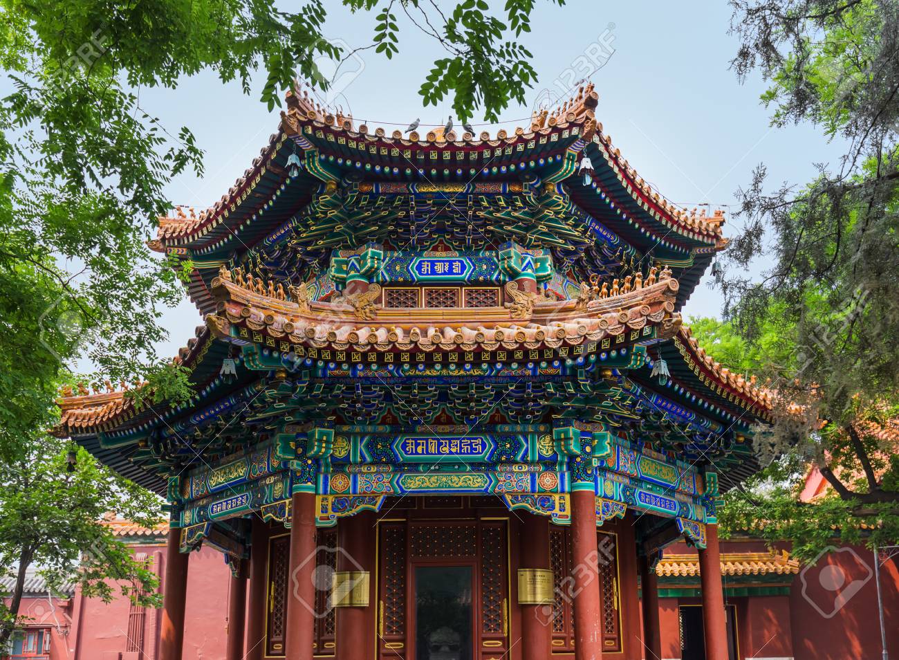 102871282-lama-yonghe-temple-in-beijing-china-architecture-background.jpg