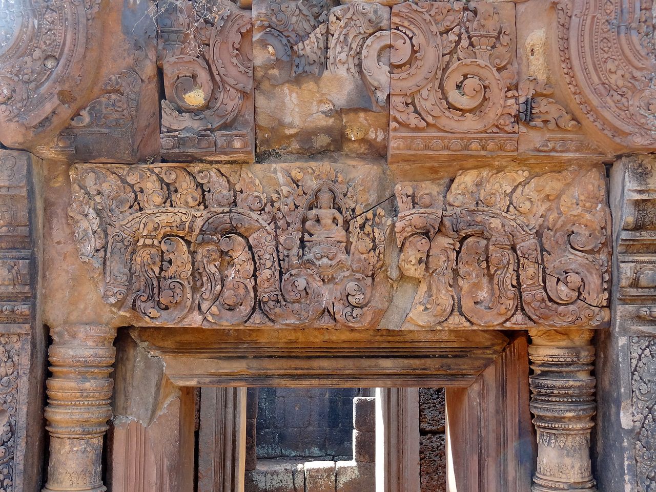 10Banteay_Srei_69.jpg