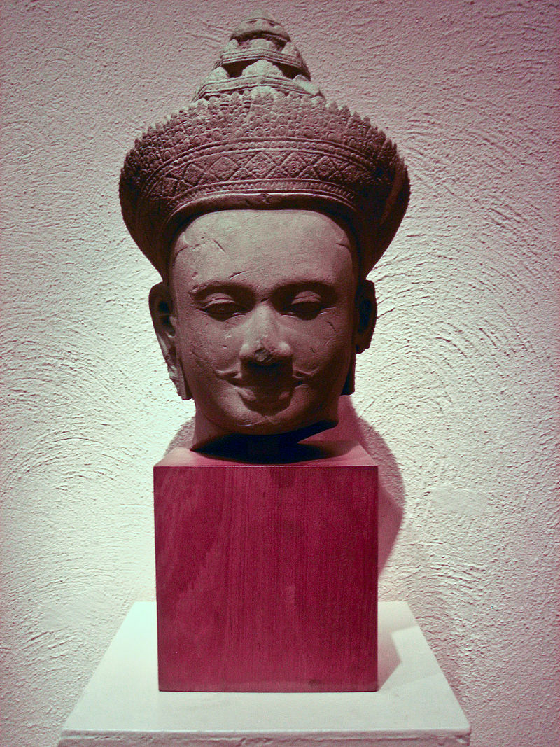 10d800px-Vishnu-khmer.jpg
