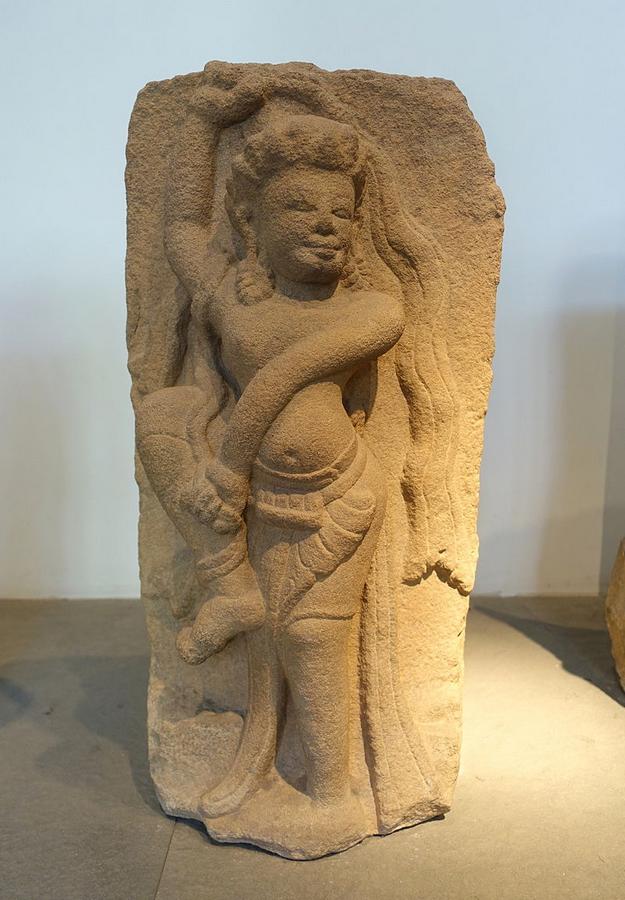 10Dancer,_Tra_Kieu,_Quang_Nam,_10th_century_AD,_sandstone_-_ (2).JPG