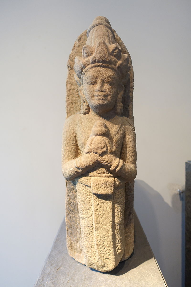 10Praying_deity,_Tra_Kieu,_Quang_Nam,_10th_century_AD,_sandstone_-_.JPG