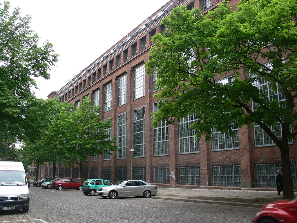 11 024px-AEG_Voltastraße_Neue_Fabrik_für_Bahnmaterial_1.jpg