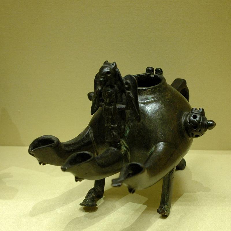 11-12d1024px-Three-beaked_lamp_Louvre_7OA7958bis.jpg
