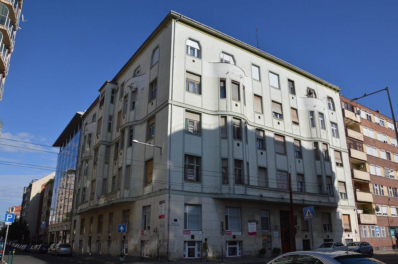 11 280px-Karpat_utca_7b.jpg