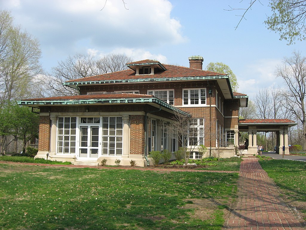 11 Allison_Mansion,_southern_end_with_sky.jpg