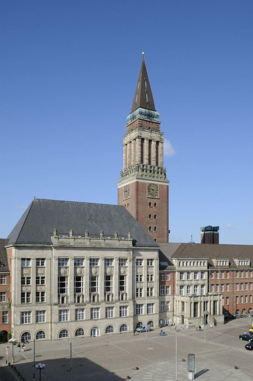 11Rathaus_(Kiel_37.815).jpg