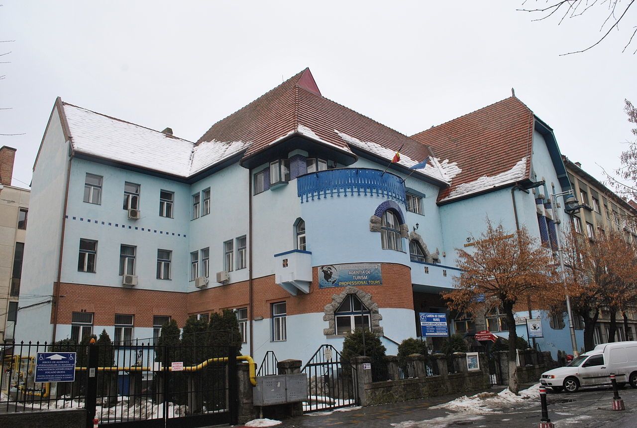 12 индустр и ком80px-Tg.Mures_Camera_de_Industrie_si_Comert.jpg