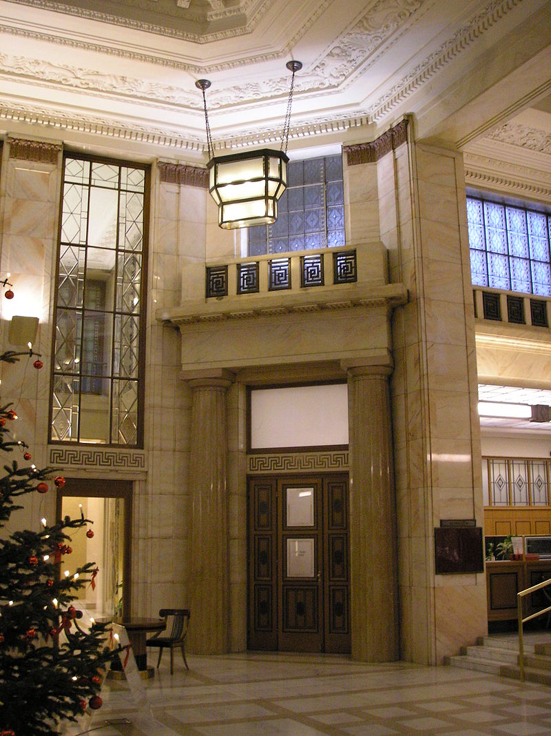 12 800px-Creditanstalt_Vienna_0041.jpg