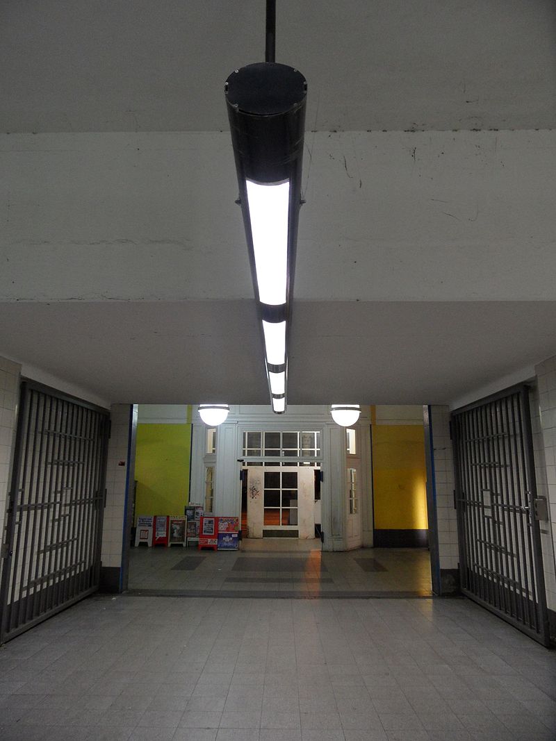 12-Berlin_-_S-Bahnhof_Sonnenallee_-_Ringbahn_Linien_S41_und_S42_(6863163788).jpg