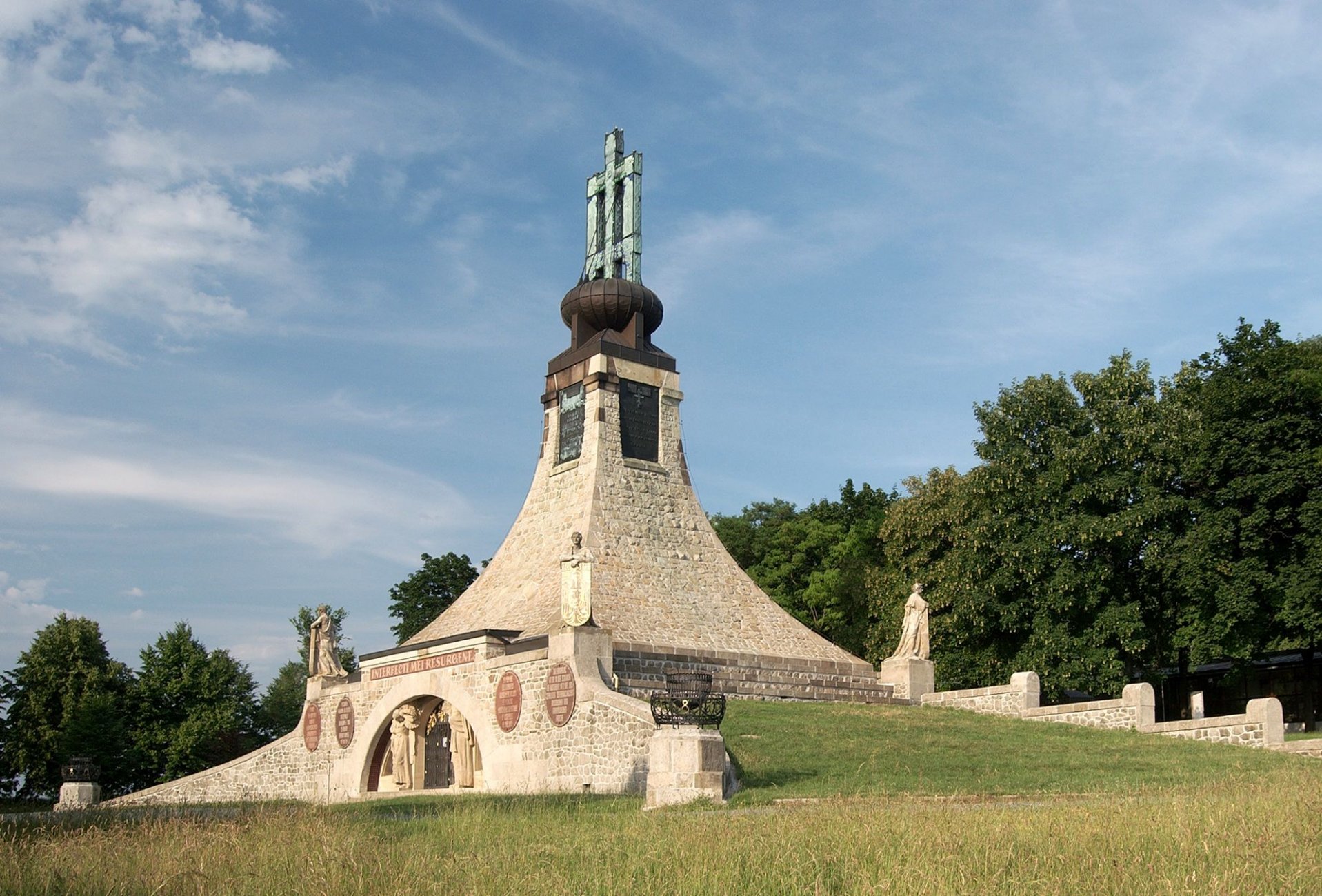 12 Mohyla_miru_2_0.jpg
