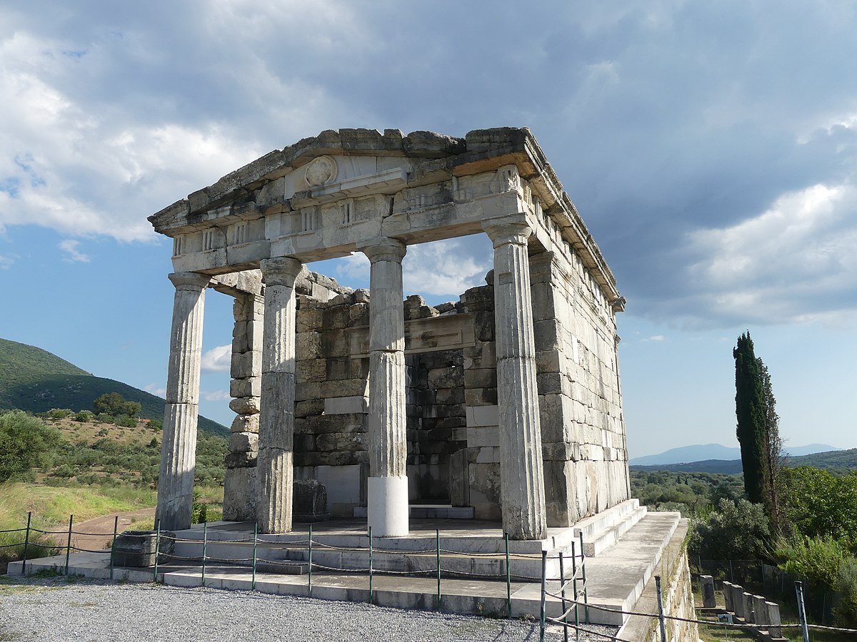 1200px-Το_Ηρώο_στο_Στάδιο_της_Αρχαίας_Μεσσήνης.jpg