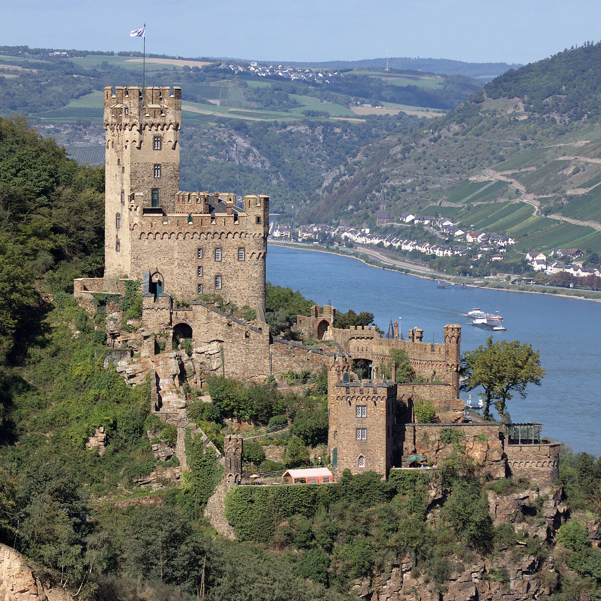 1200px-Burg-Sooneck-JR-E-852-2011-09-14.jpg